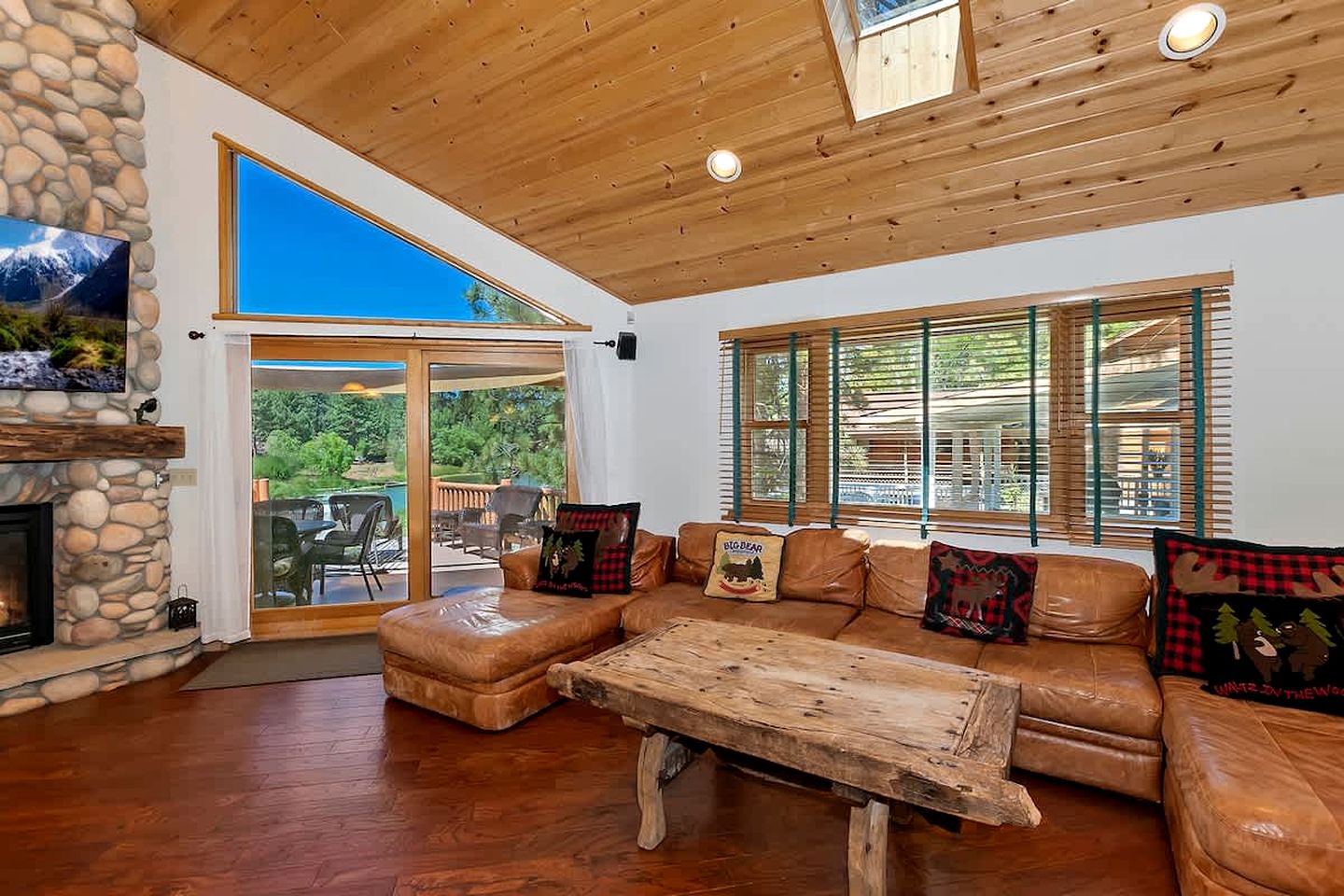 Lakefront Cabin with Fireplace, Jacuzzi and Pool Table in Big Bear Lake, California
