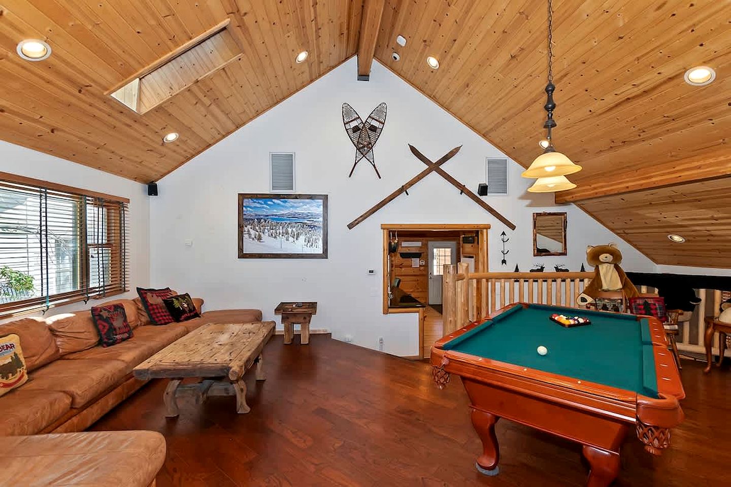 Lakefront Cabin with Fireplace, Jacuzzi and Pool Table in Big Bear Lake, California