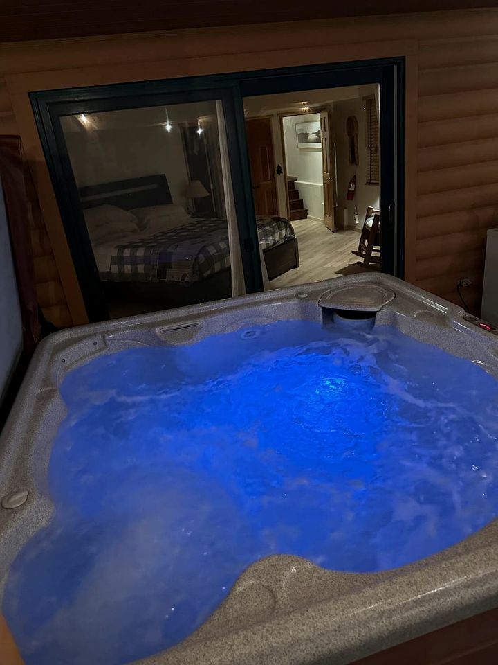 Lakefront Cabin with Fireplace, Jacuzzi and Pool Table in Big Bear Lake, California