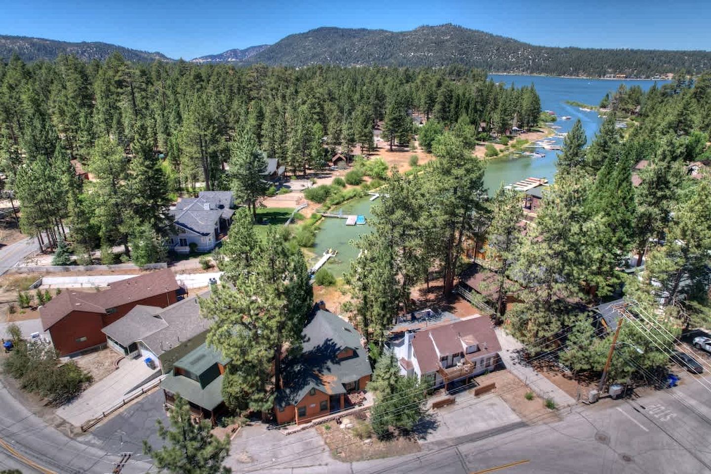 Lakefront Cabin with Fireplace, Jacuzzi and Pool Table in Big Bear Lake, California