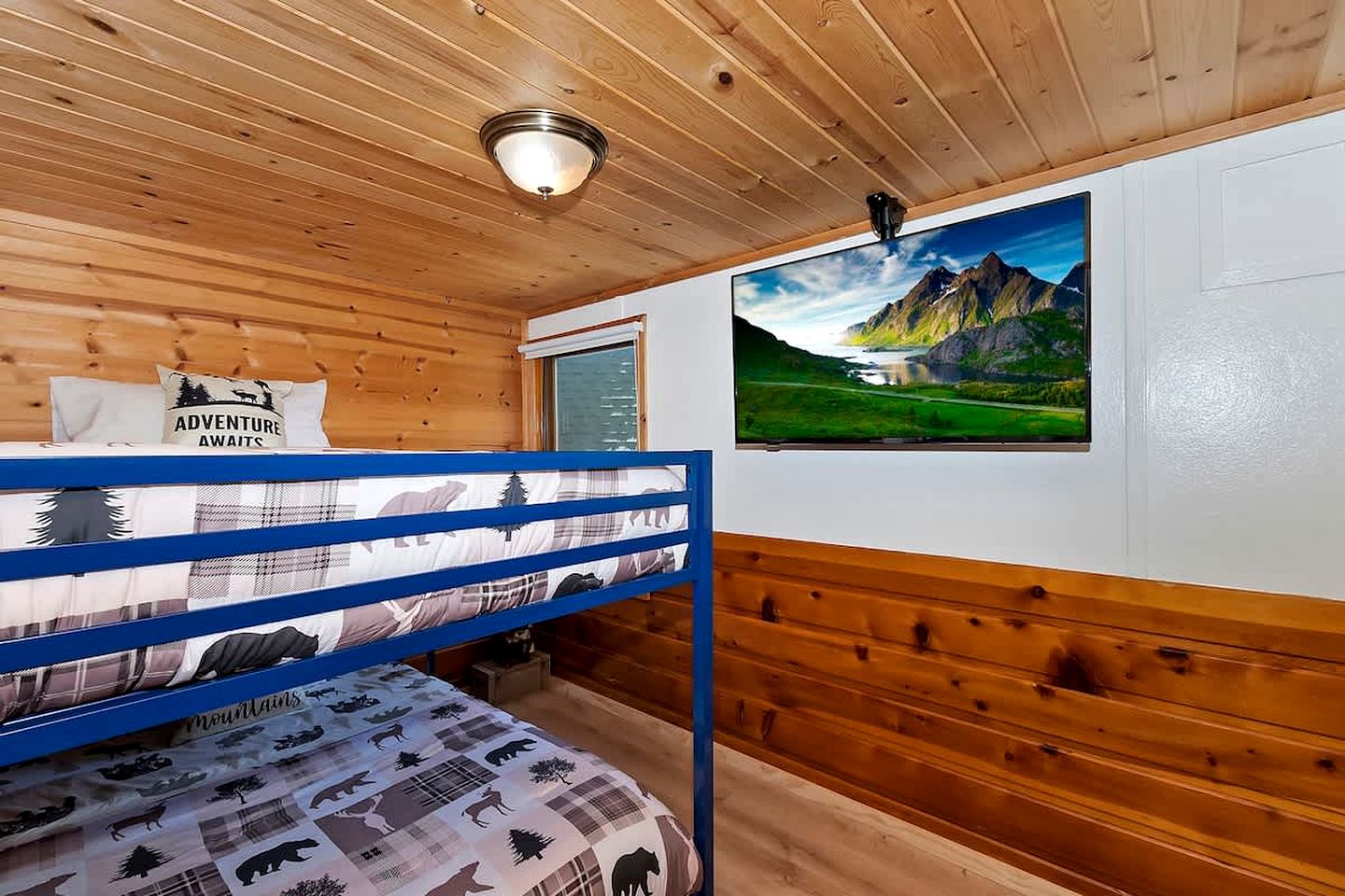 Lakefront Cabin with Fireplace, Jacuzzi and Pool Table in Big Bear Lake, California