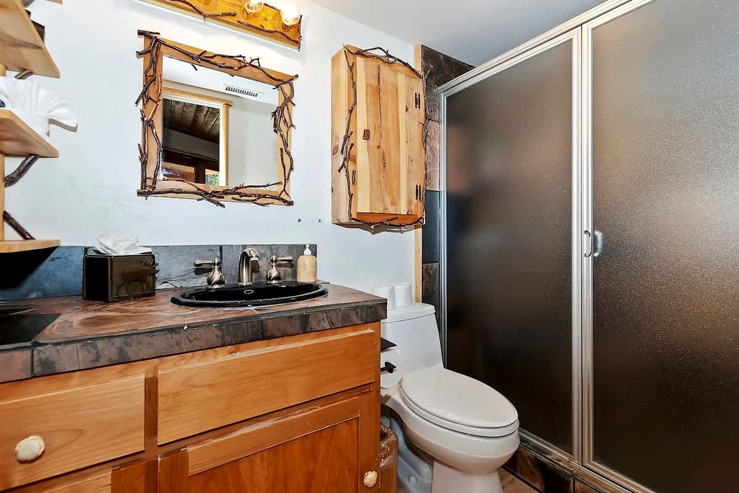 Lakefront Cabin with Fireplace, Jacuzzi and Pool Table in Big Bear Lake, California