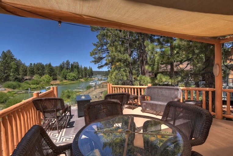 Cabins (United States of America, Big Bear Lake, California)