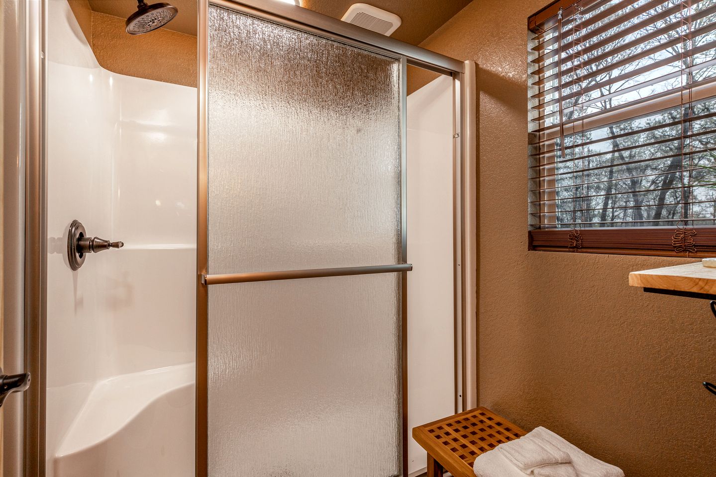 Lakefront Cabin with Grill Fully Equipped in Oklahoma