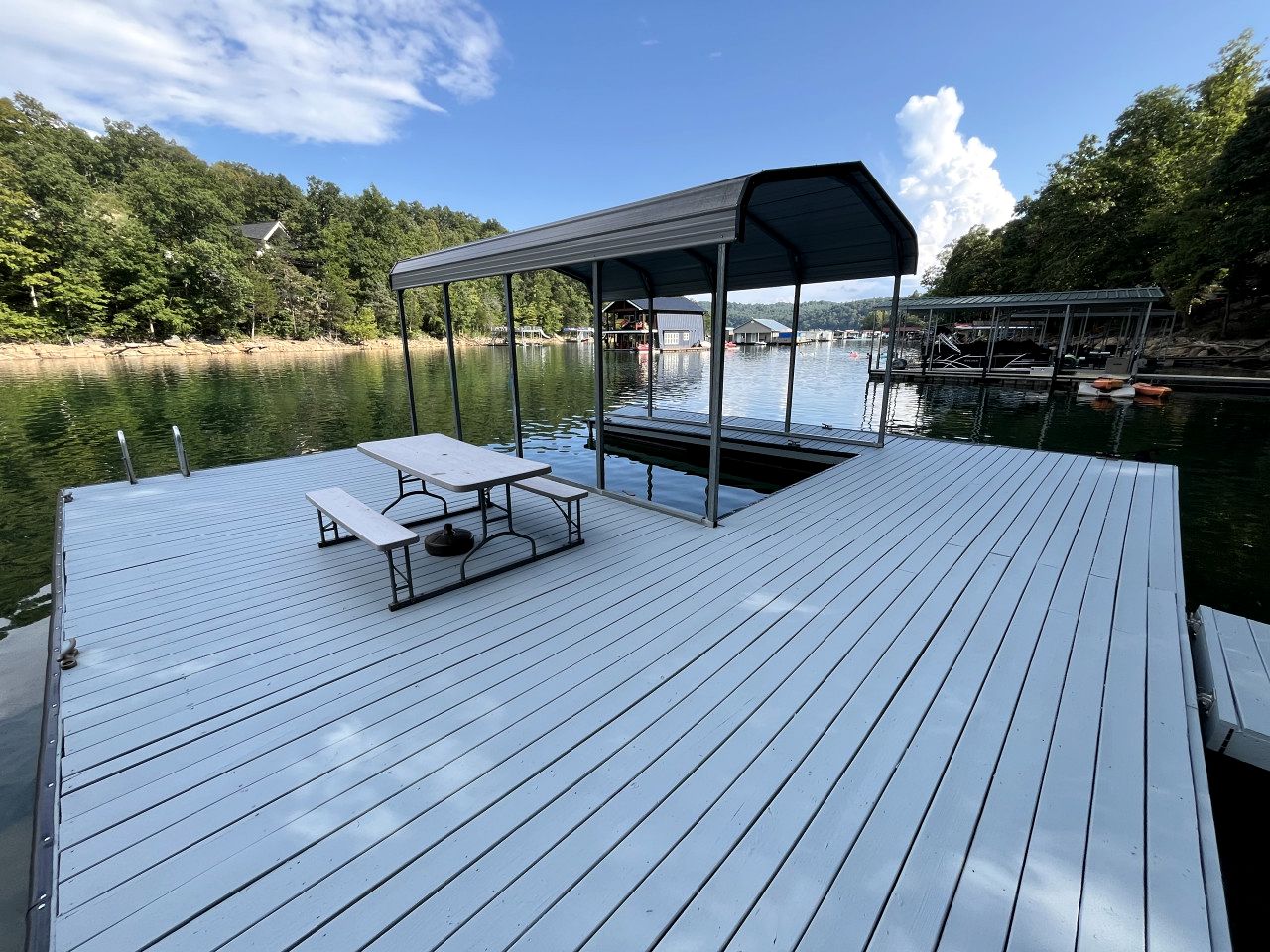 Lakefront Cabin with Hot-tub and Dock in Tennessee
