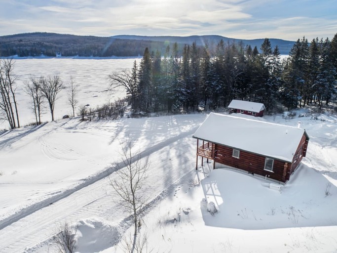 Cabins (United States of America, Pittsburg, New Hampshire)