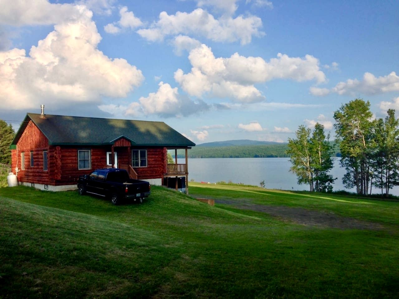 Lakefront Cabin Incredible for a Peaceful and Serene Getaway in New Hampshire