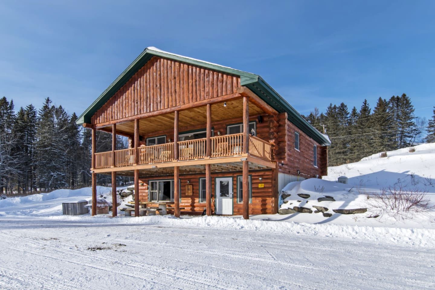 Lakefront Cabin Incredible for a Peaceful and Serene Getaway in New Hampshire