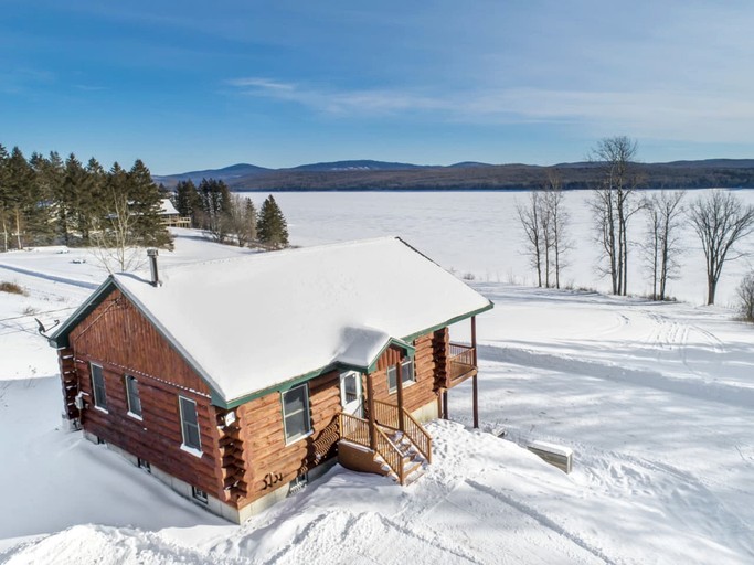 Cabins (United States of America, Pittsburg, New Hampshire)