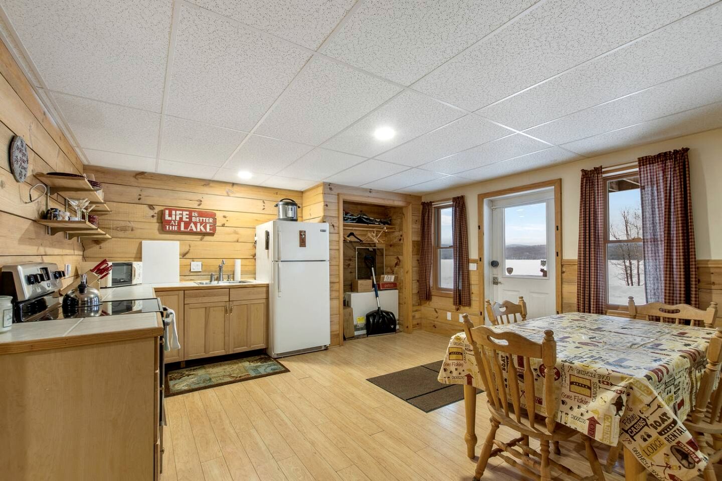 Lakefront Cabin Incredible for a Peaceful and Serene Getaway in New Hampshire