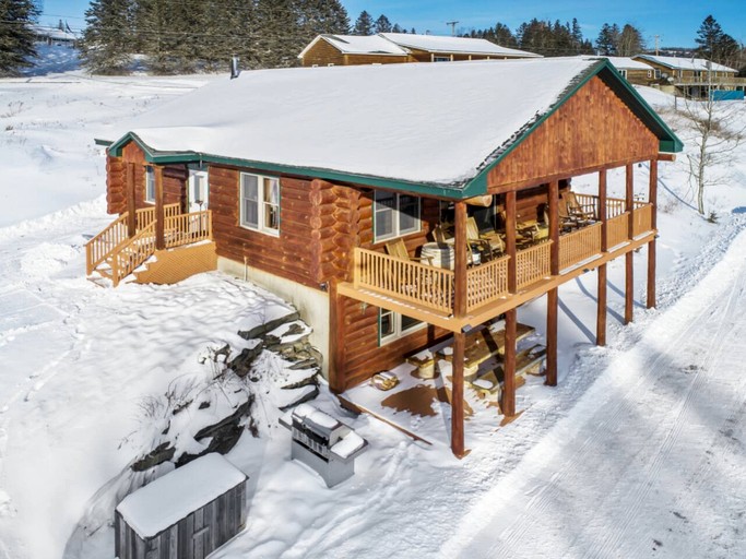 Cabins (United States of America, Pittsburg, New Hampshire)