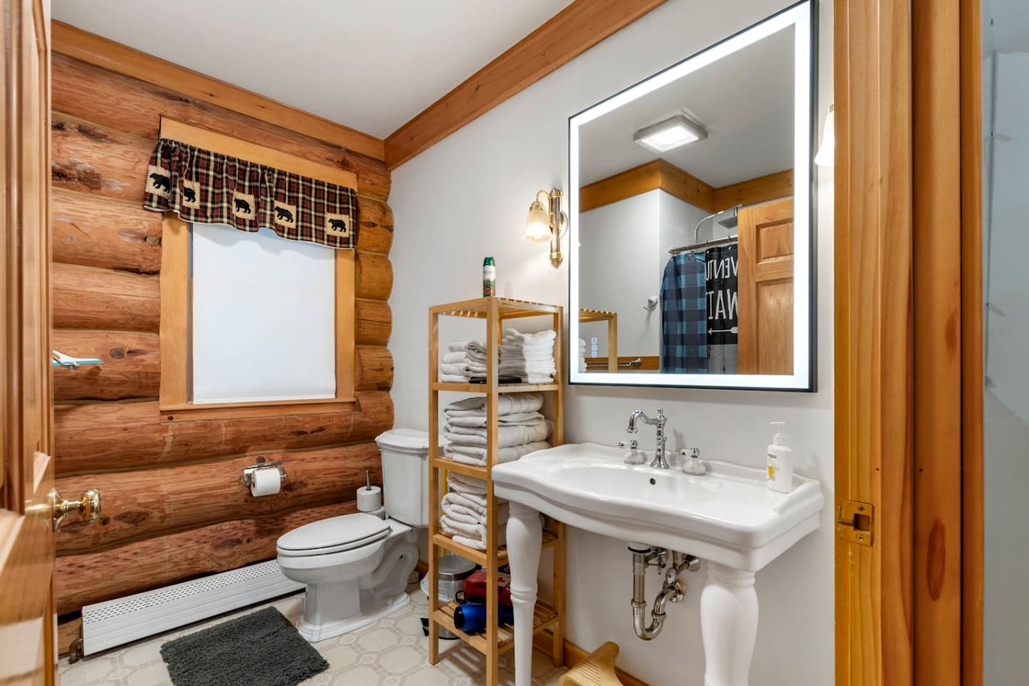 Lakefront Cabin Incredible for a Peaceful and Serene Getaway in New Hampshire