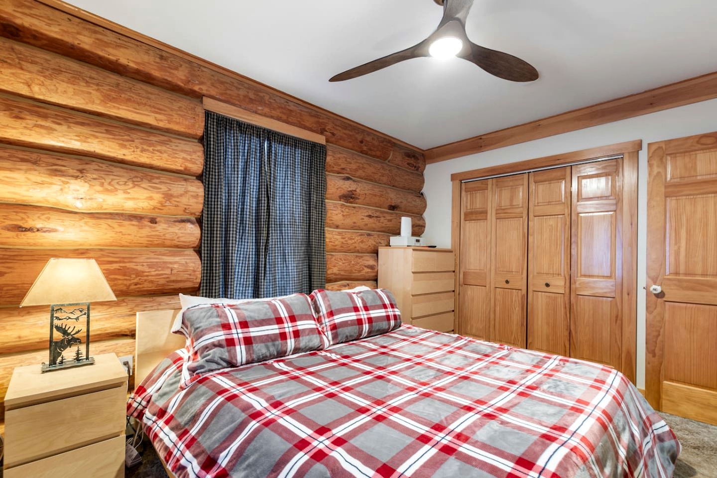 Lakefront Cabin Incredible for a Peaceful and Serene Getaway in New Hampshire