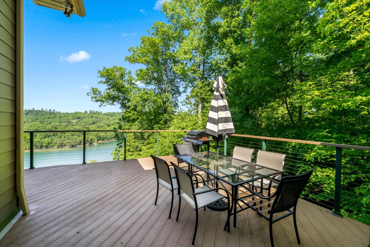 Lakefront Cabin with Pool and Covered Dock in Tennessee
