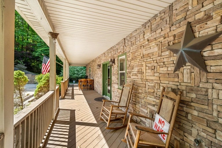 Cabins (United States of America, Jacksboro, Tennessee)