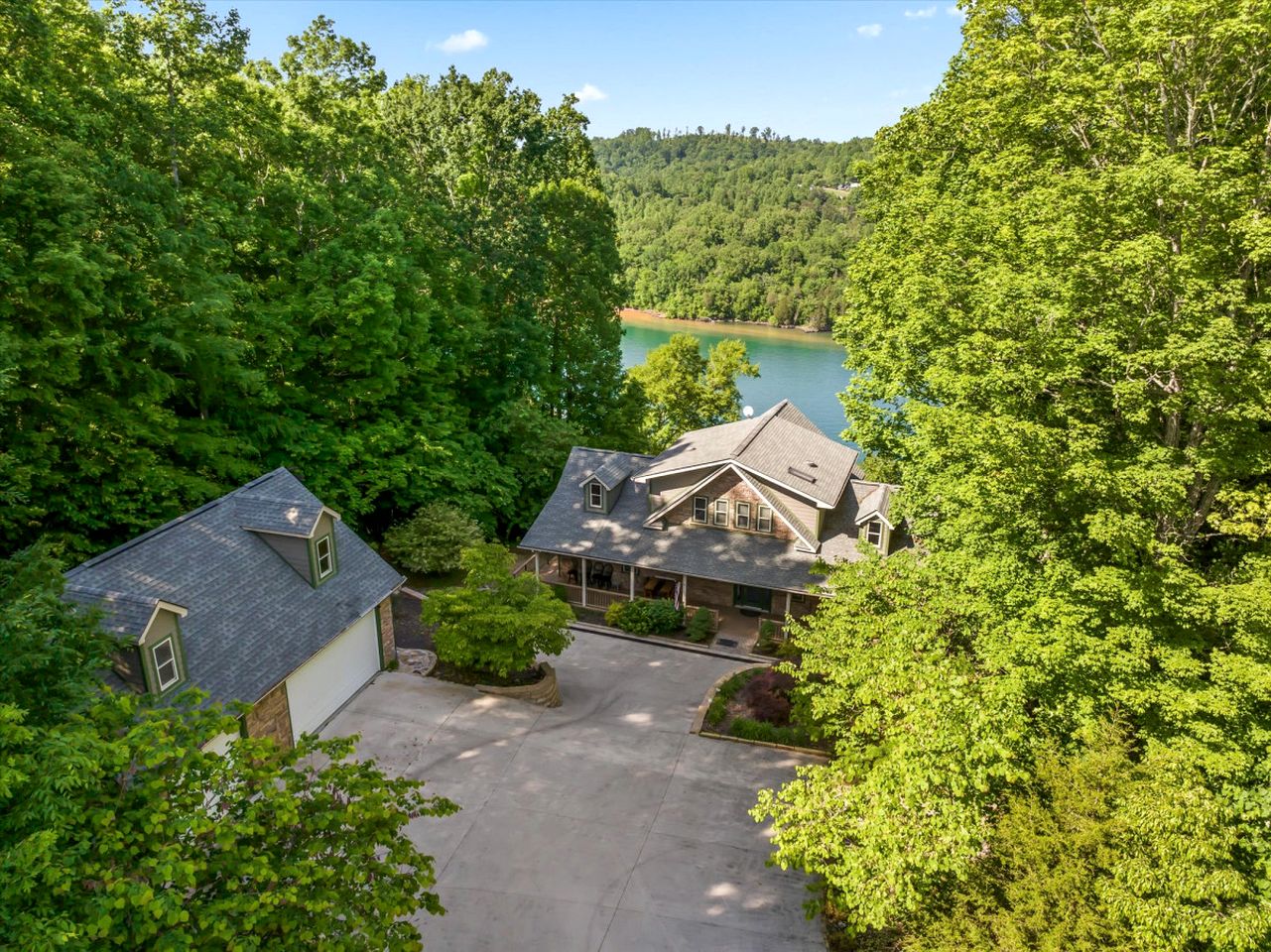 Lakefront Cabin with Pool and Covered Dock in Tennessee