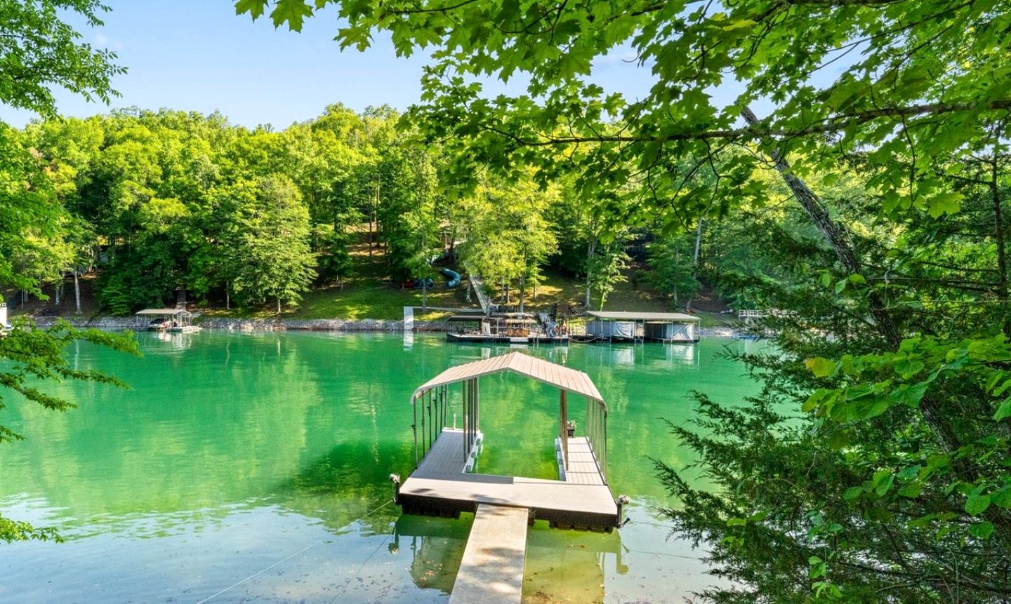 Lakefront Cabin with Pool and Covered Dock in Tennessee