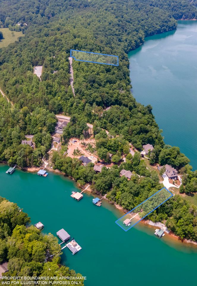 Lakefront Cabin with Pool and Covered Dock in Tennessee