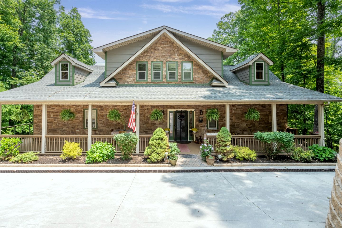 Lakefront Cabin with Pool and Covered Dock in Tennessee