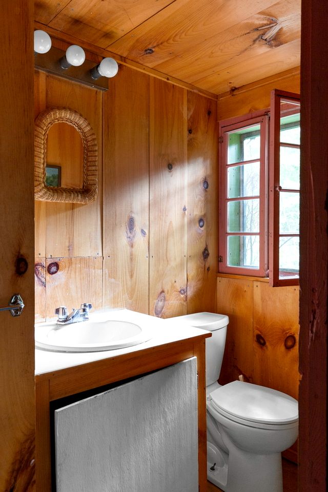 Four Bedroom Lakefront Cabin Rental near Hanover, New Hampshire