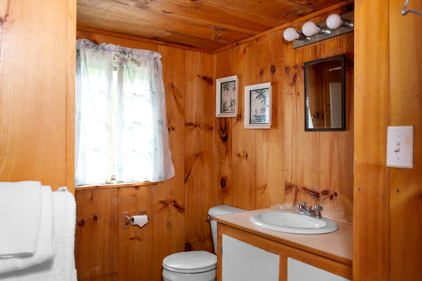 Four Bedroom Lakefront Cabin Rental near Hanover, New Hampshire