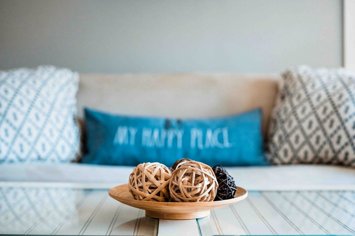 Lakefront Homey Cottage Offering Pristine Views of Cobosseecontee Lake from the Deck in Winthrop, Maine