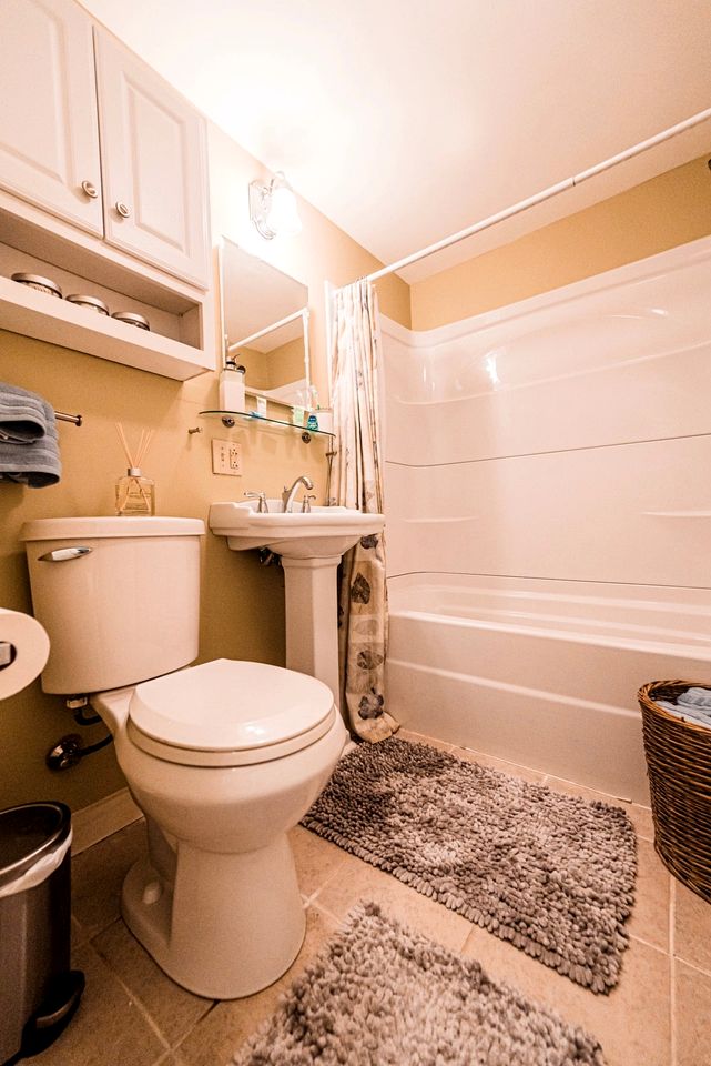 Lakefront Homey Cottage Offering Pristine Views of Cobosseecontee Lake from the Deck in Winthrop, Maine