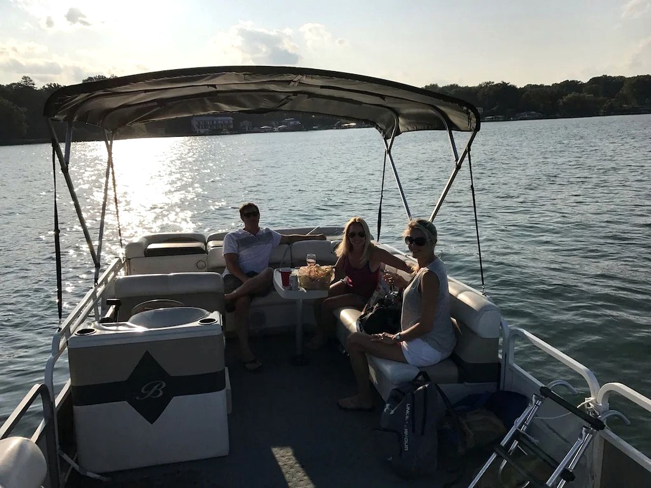 Lakefront Cottage with Cozy Interior and Jacuzzi in Dresden, New York