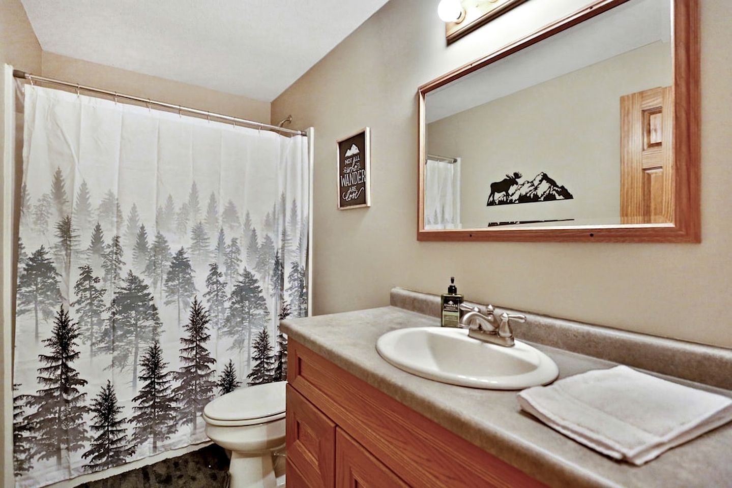 Lakefront Cottage Fully Equipped with Excellent Location in Saint Croix Falls, Wisconsin
