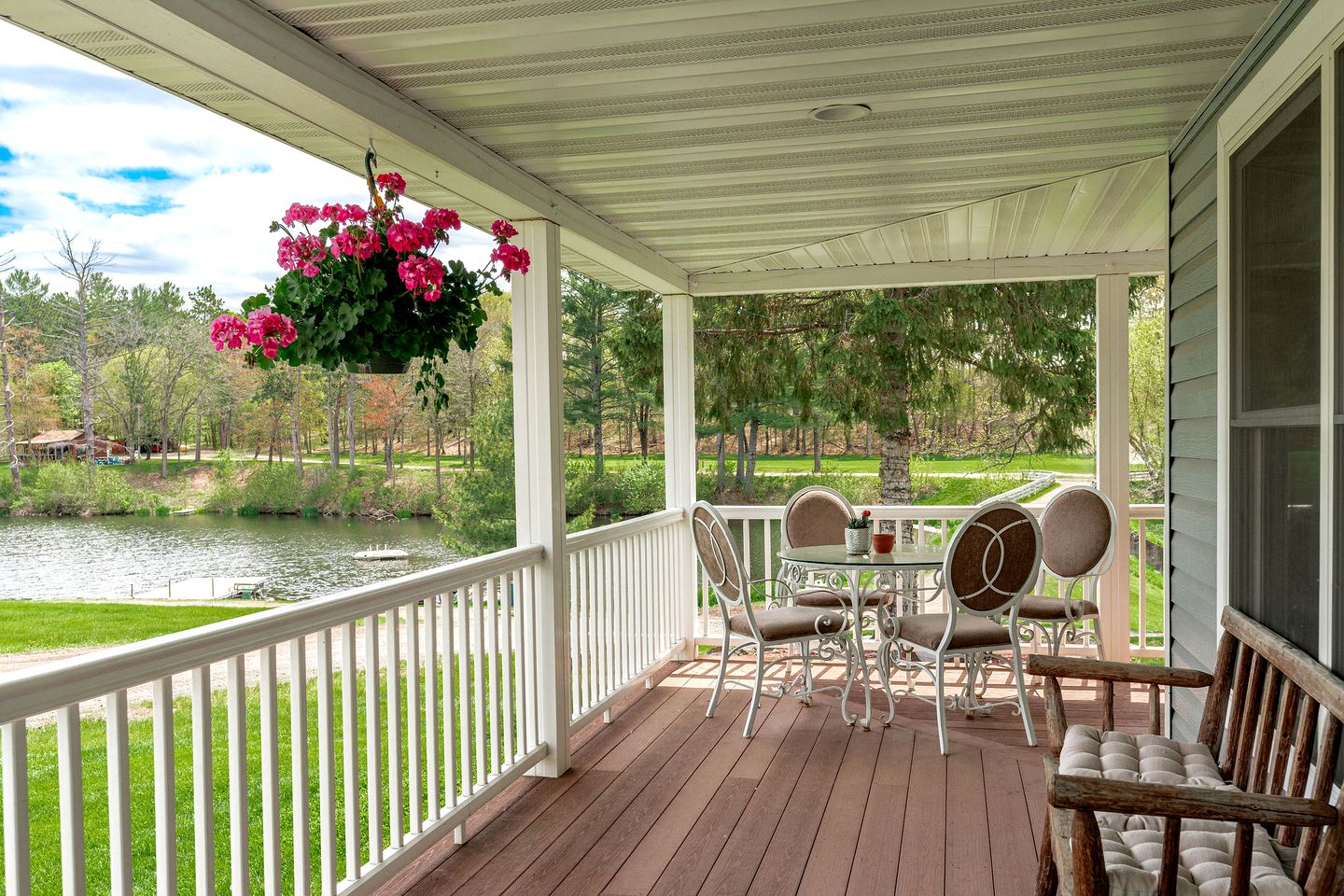 Lakefront Cottage Fully Equipped with Excellent Location in Saint Croix Falls, Wisconsin