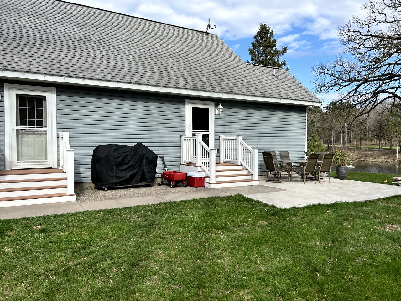Lakefront Cottage Fully Equipped with Excellent Location in Saint Croix Falls, Wisconsin