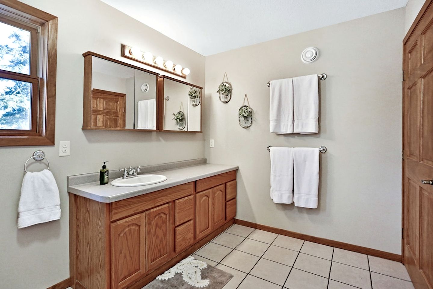 Lakefront Cottage Fully Equipped with Excellent Location in Saint Croix Falls, Wisconsin