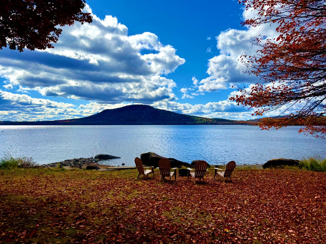 Vivid Lakefront Cottage Paradise Near Big Wood Lake, Maine