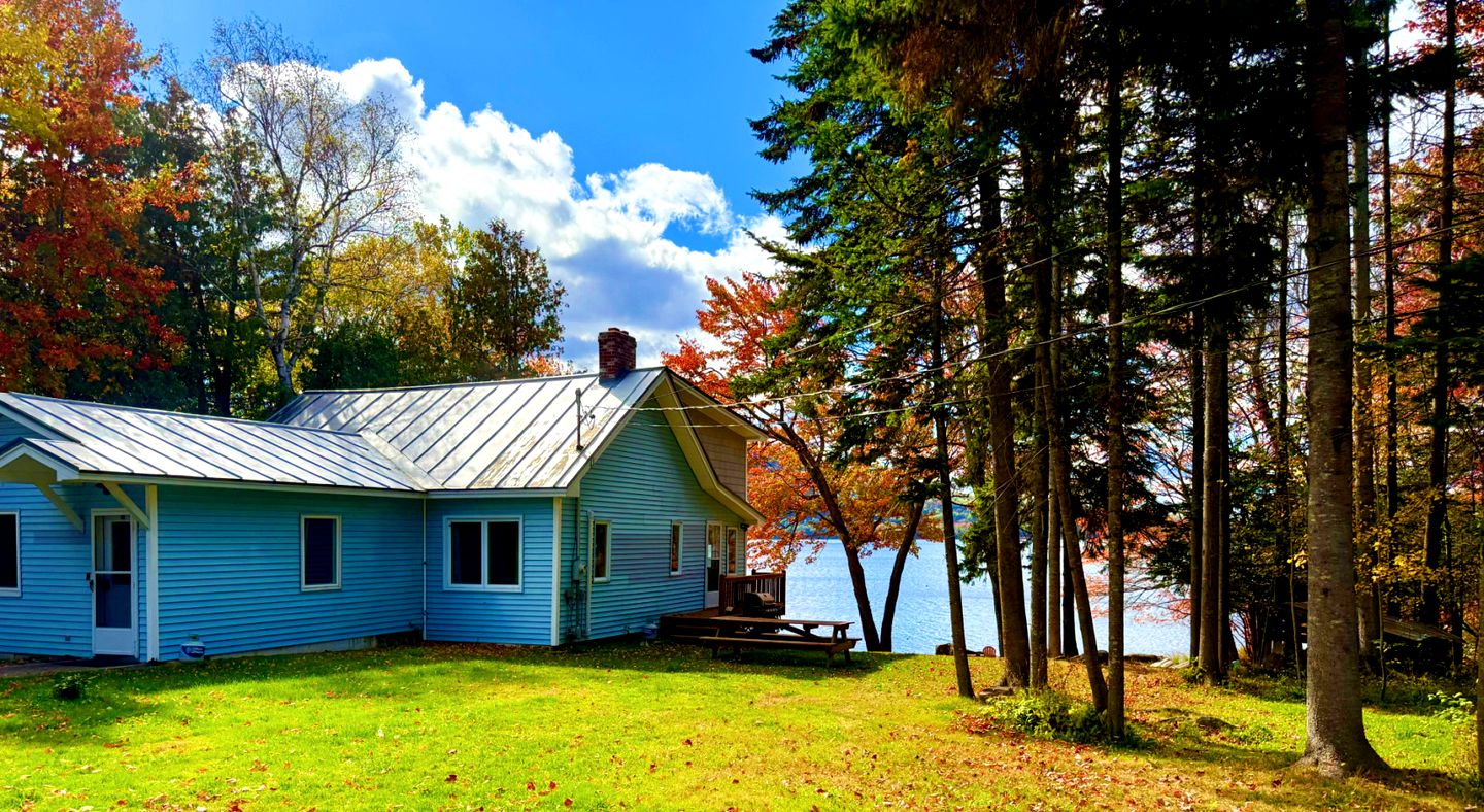 Vivid Lakefront Cottage Paradise Near Big Wood Lake, Maine