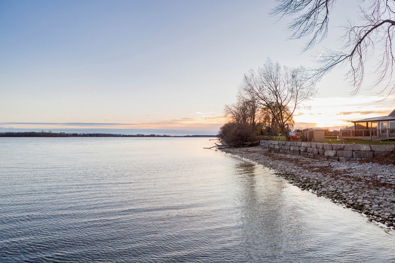 Cottages (Canada, Prince Edward, Ontario)