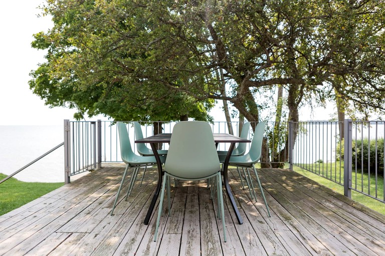 Cottages (Canada, Prince Edward County, Ontario)