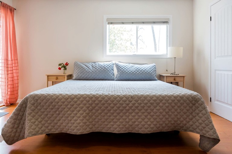 Cottages (Canada, Prince Edward County, Ontario)