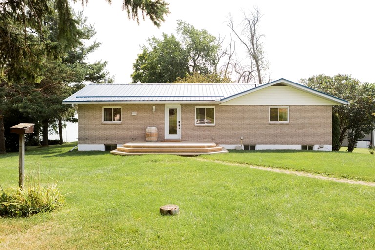 Cottages (Canada, Prince Edward County, Ontario)