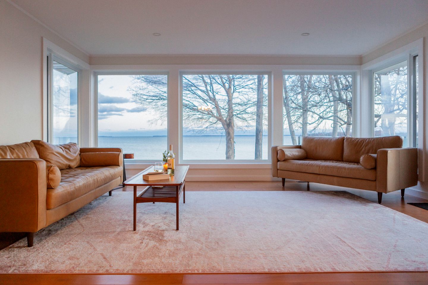 Cottages (Canada, Prince Edward, Ontario)