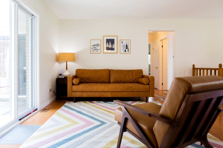 Cottages (Canada, Prince Edward County, Ontario)