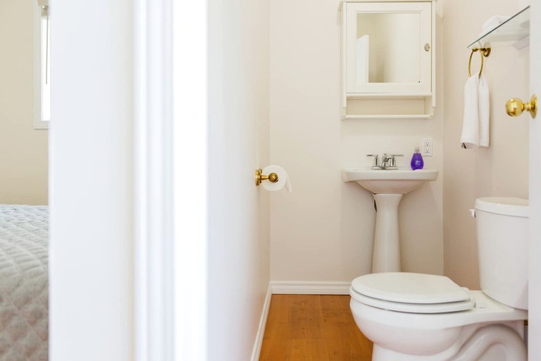 Cottages (Canada, Prince Edward County, Ontario)