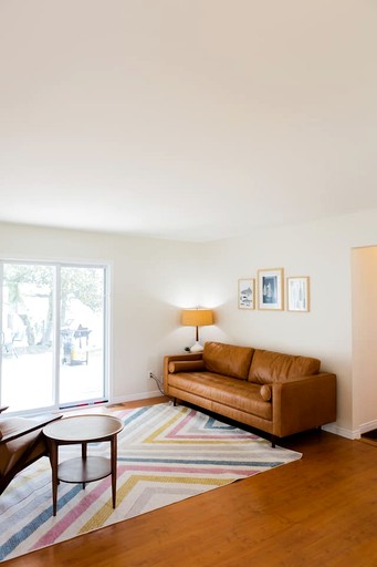 Cottages (Canada, Prince Edward County, Ontario)