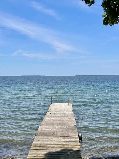 Cottages (Canada, Prince Edward County, Ontario)