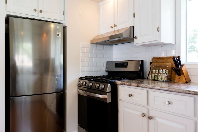 Cottages (Canada, Prince Edward County, Ontario)