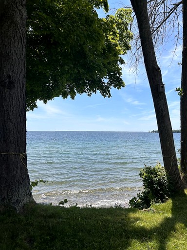 Cottages (Canada, Prince Edward County, Ontario)