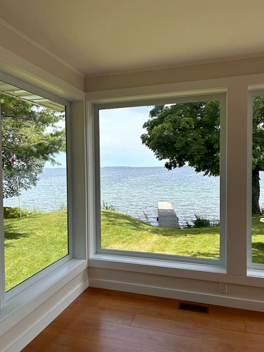 Cottages (Canada, Prince Edward County, Ontario)