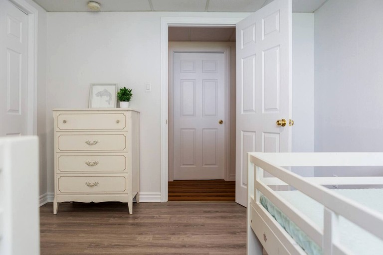 Cottages (Canada, Prince Edward County, Ontario)