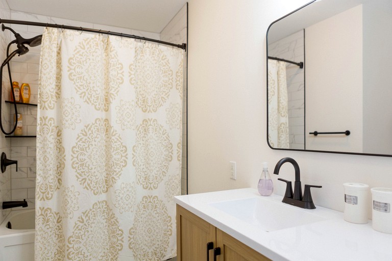 Cottages (Canada, Prince Edward, Ontario)