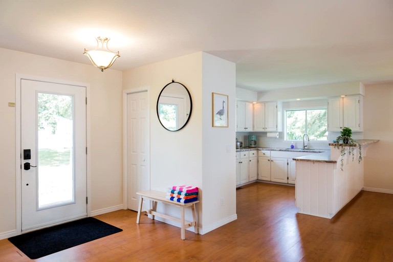 Cottages (Canada, Prince Edward County, Ontario)