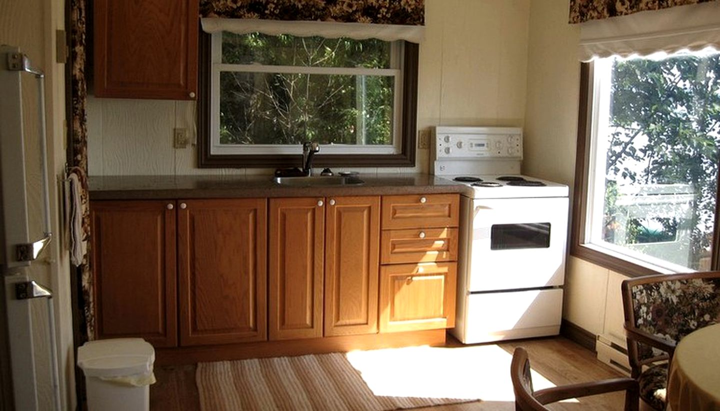 Lakefront Cottage with Kayaks and Canoe in Sundridge, Ontario